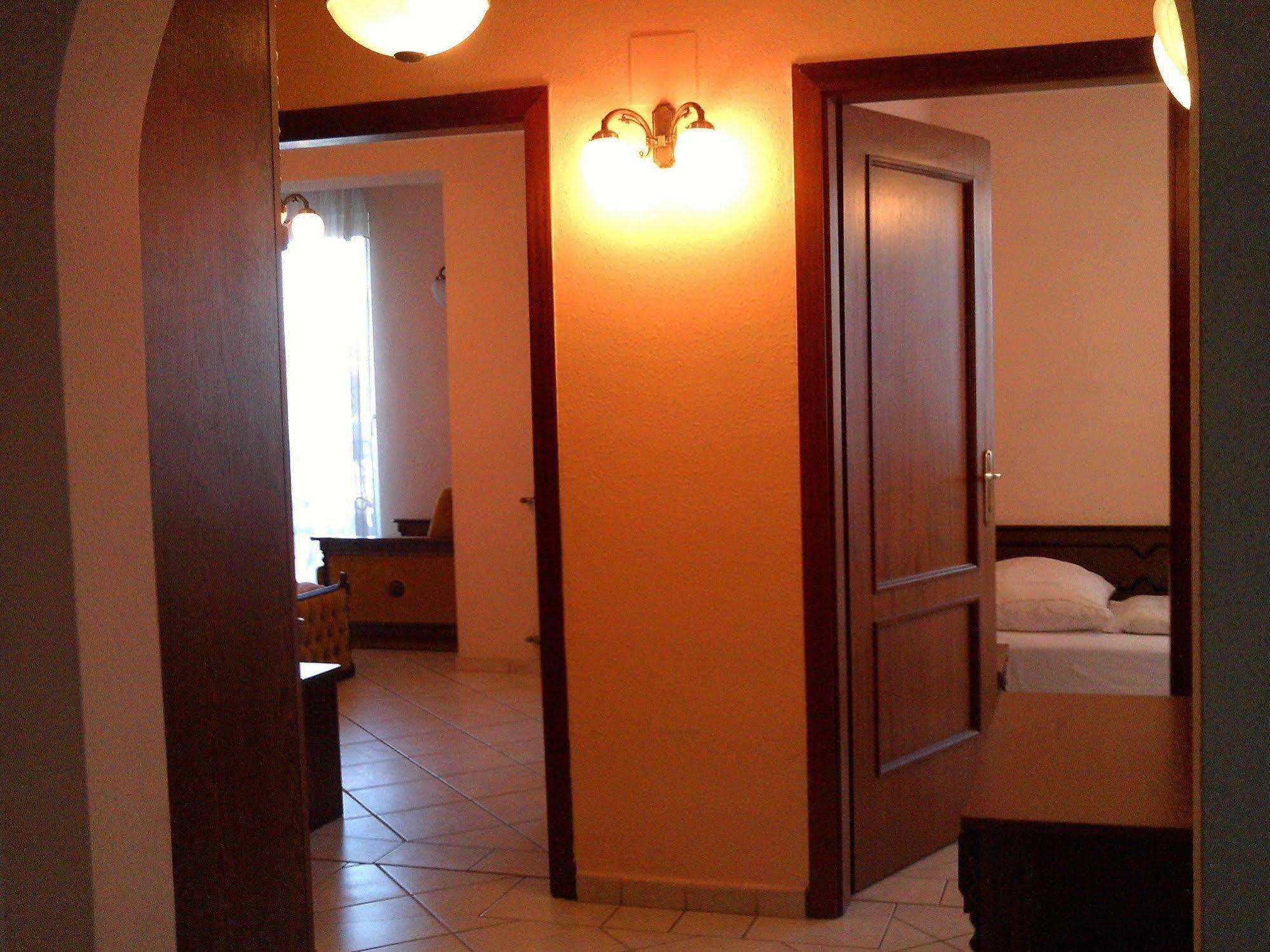 Hotel Happy Apartments Budapest Bagian luar foto