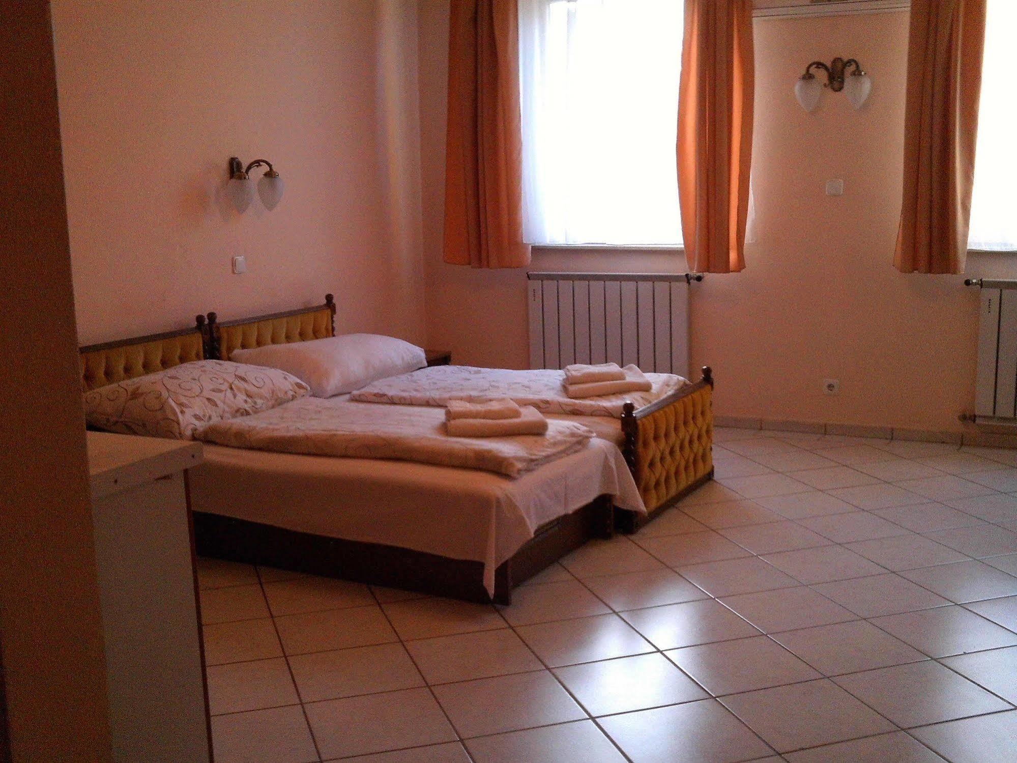 Hotel Happy Apartments Budapest Bagian luar foto
